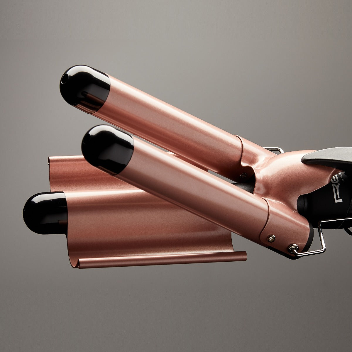 Red by Kiss 1" Triple Barrel Waver